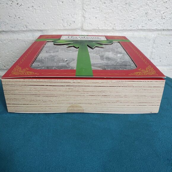 Christmas Cookie Story Book Box 12 Metal Cookie Cutter Set Recipe Sealed New - Picture 3 of 8